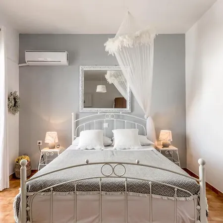 Litsa Malli * Pollonia