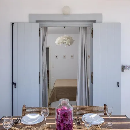 Litsa Malli Pollonia