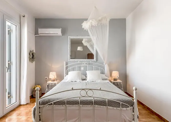 Litsa Malli * Pollonia